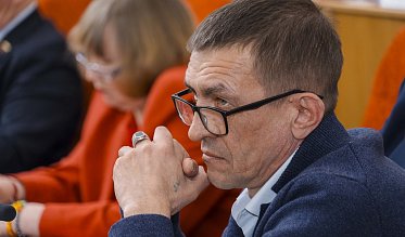 Евгений Солнцев впервые отчитался перед депутатами Заксобрания